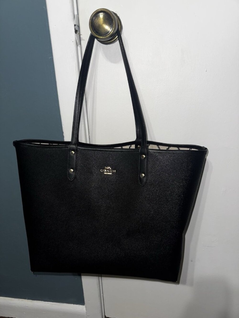 EUC Coach Reversible City Tote Purse Geo Chevron Black/White